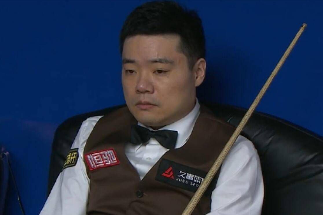 乱文丝袜乱文丝袜美腿视频